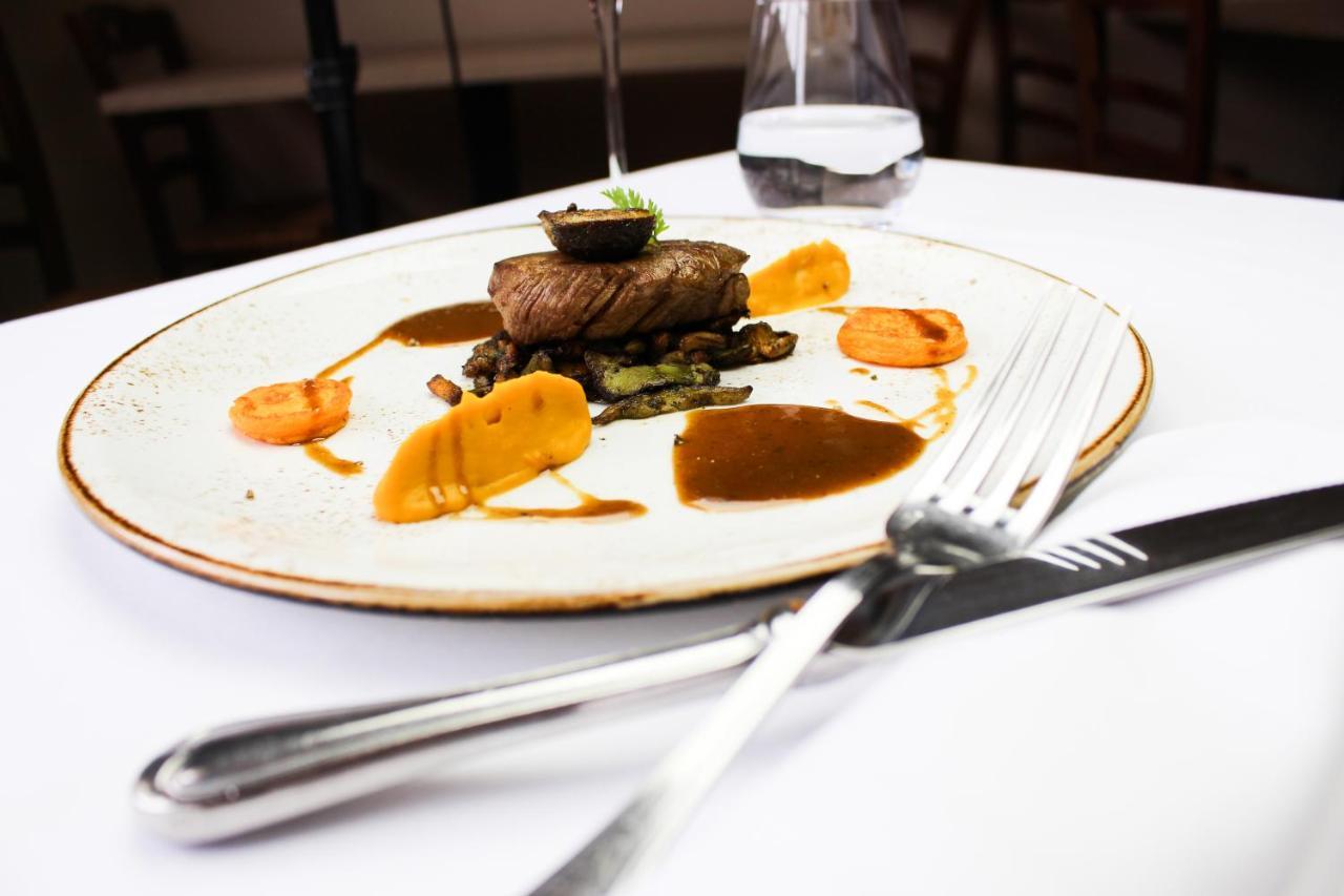 Hotel-Restaurant La P'Tite Auberge Lillebonne Экстерьер фото