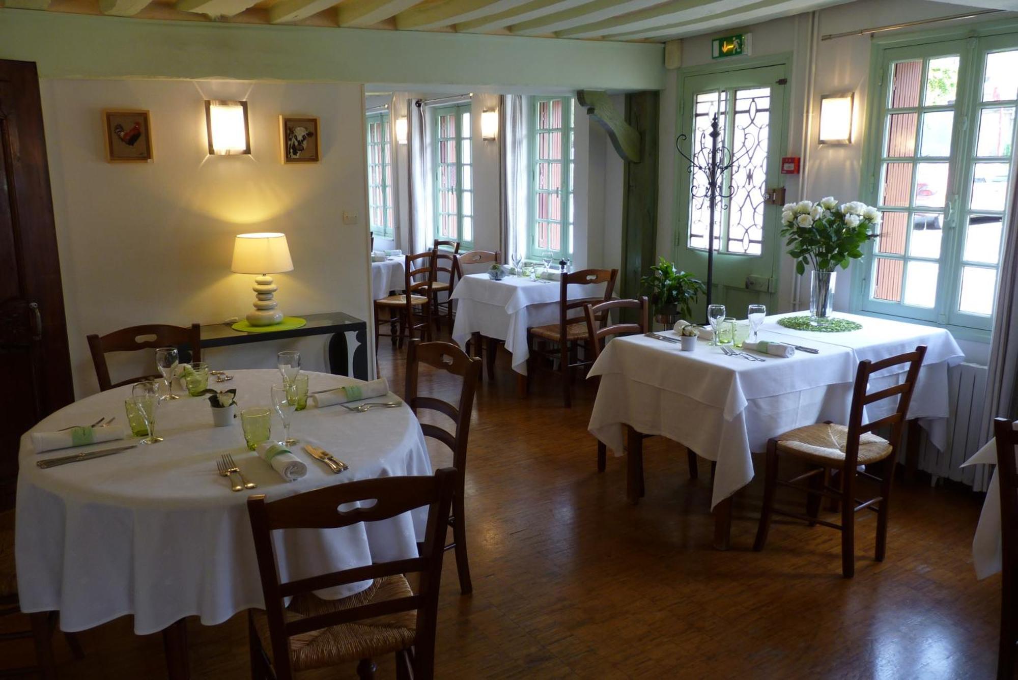 Hotel-Restaurant La P'Tite Auberge Lillebonne Экстерьер фото
