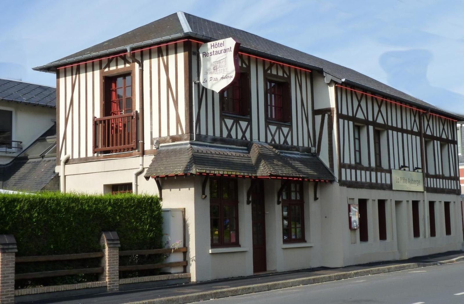 Hotel-Restaurant La P'Tite Auberge Lillebonne Экстерьер фото
